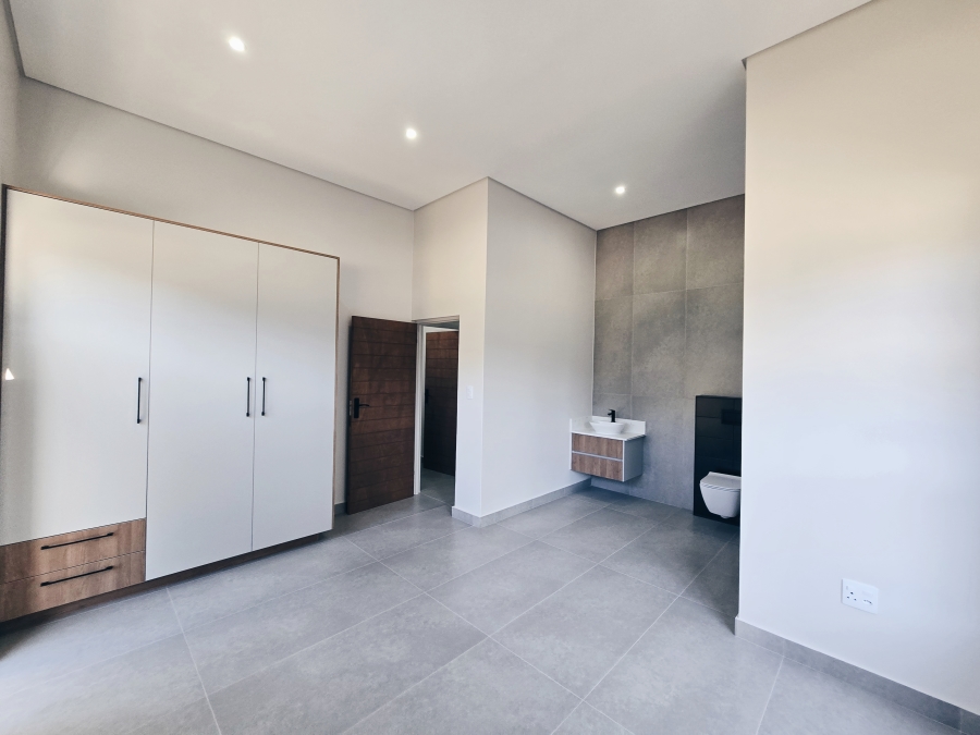 5 Bedroom Property for Sale in Outeniquasbosch Western Cape